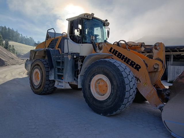 Liebherr 586 TWO AND TWO AC/ZSA