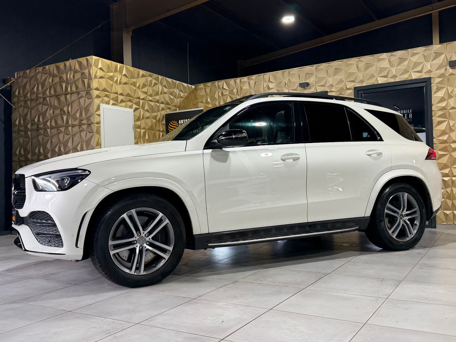 Fahrzeugabbildung Mercedes-Benz GLE 450 /AMG/PANO/BURMESTER/360°/AMBIENTE