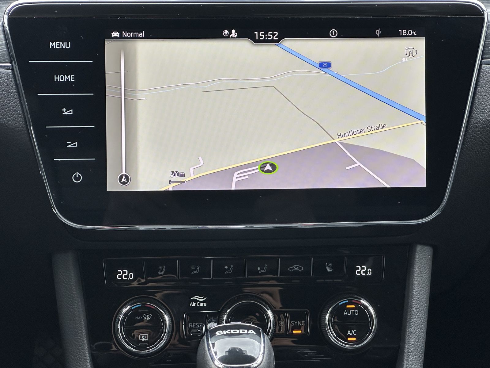 Fahrzeugabbildung SKODA Superb Combi Premium NAV+LED+PANO+360°+AHK+DCC