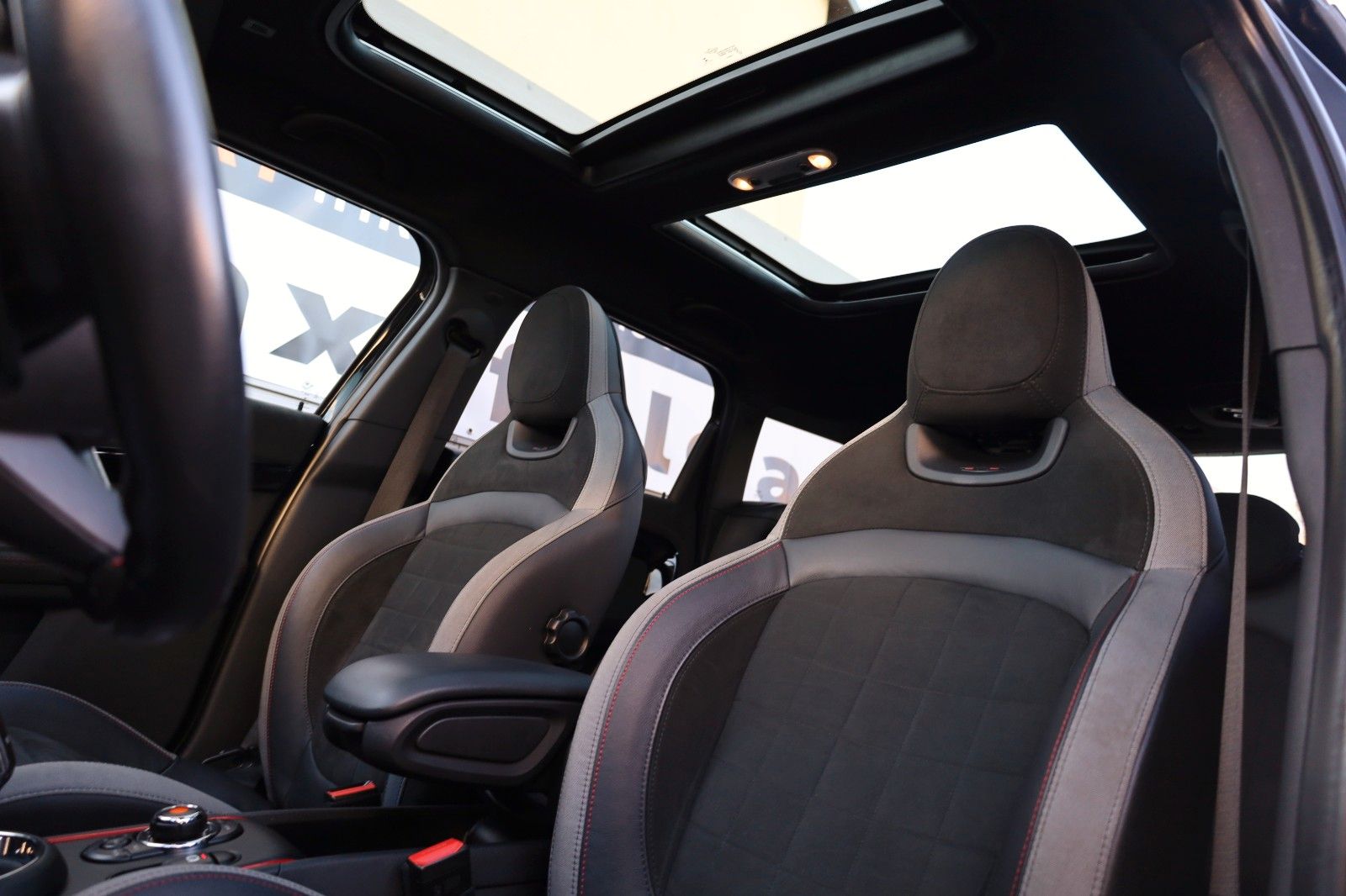 Fahrzeugabbildung MINI Countryman JCW Leder,Navi,LED,Panorama,HUD,SH