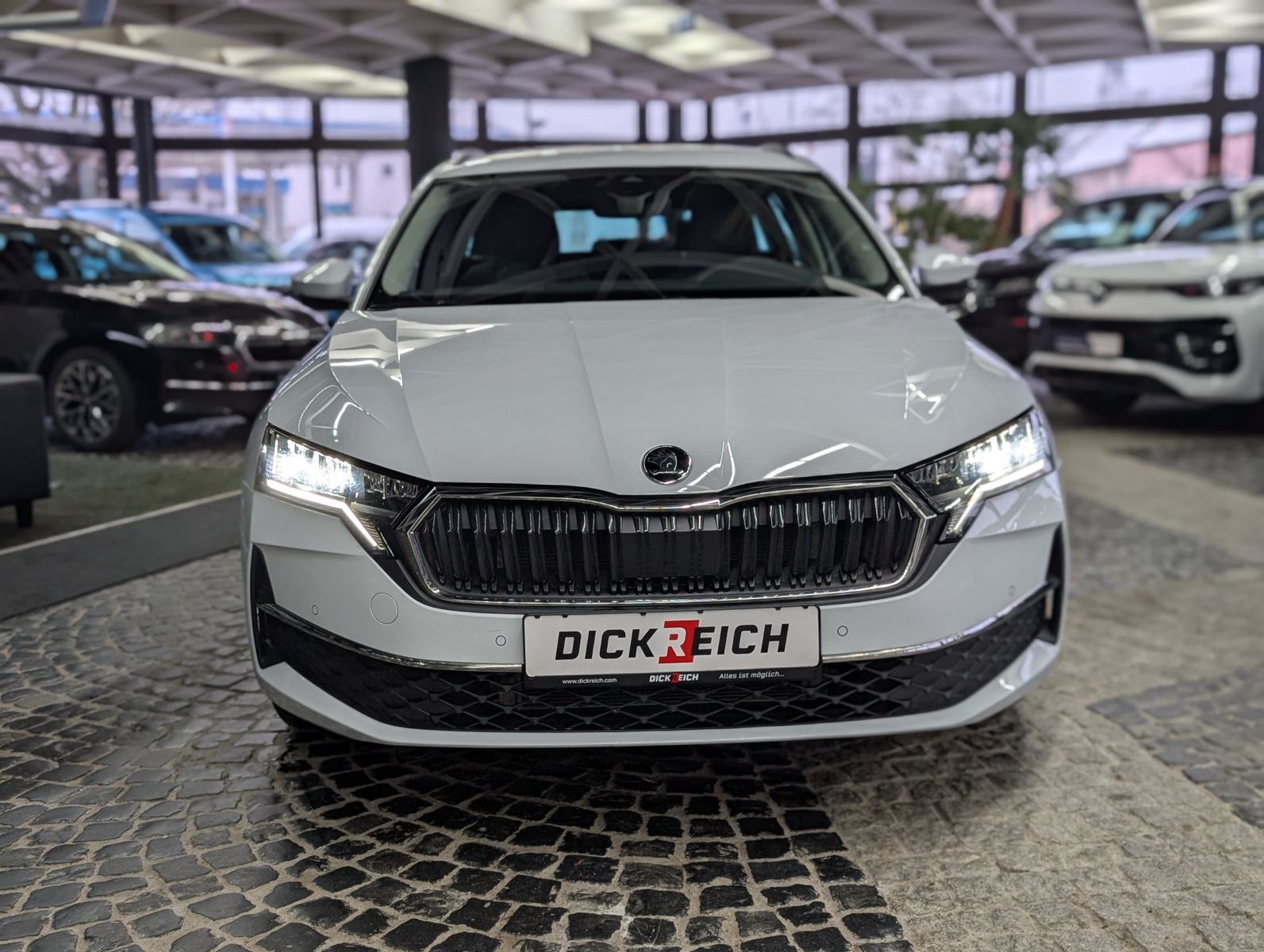 Fahrzeugabbildung SKODA Octavia 1.5 TSI mHEV Style ACC AHK 5J.-Garantie