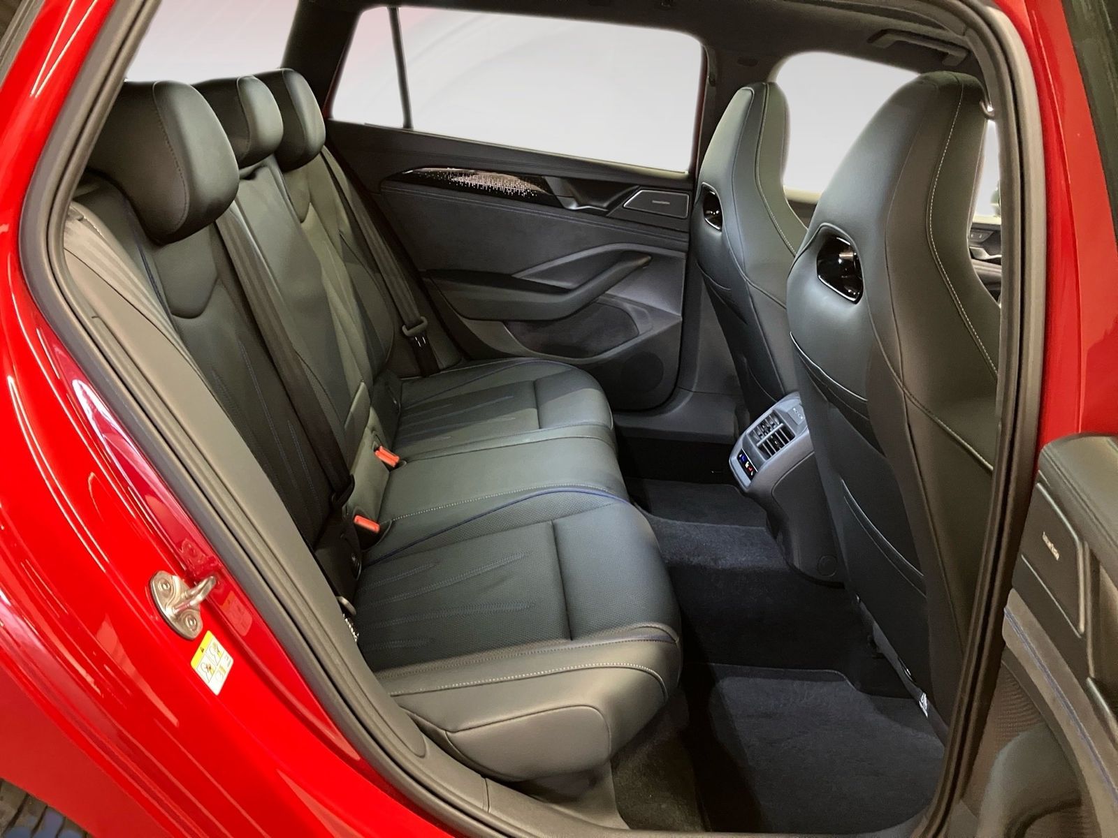Volkswagen Passat Variant - Bild 10