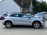 Mercedes-Benz GLA 220 CDI  / Automatik / Panorama - silberne Mercedes-Benz GLA 220