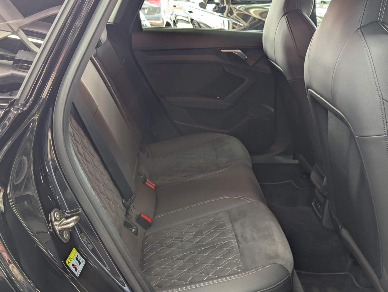 Fahrzeugabbildung Audi A3 40TDI quattro 3xS-line BLACK AHK ALCANTARA 19