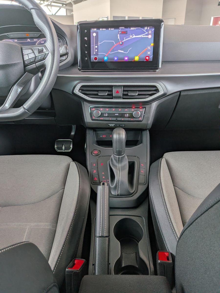 Fahrzeugabbildung SEAT Arona 1.5 TSI FR-LINE Black AHK*ACC*KAMERA*LED