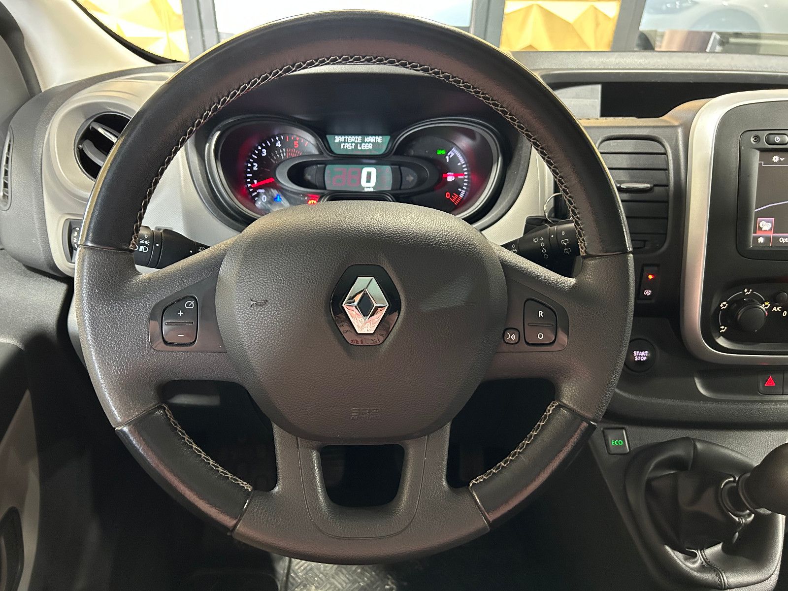 Fahrzeugabbildung Renault Trafic Combi L1H1 2,7t  Expression/9-SITZ/NAVI/