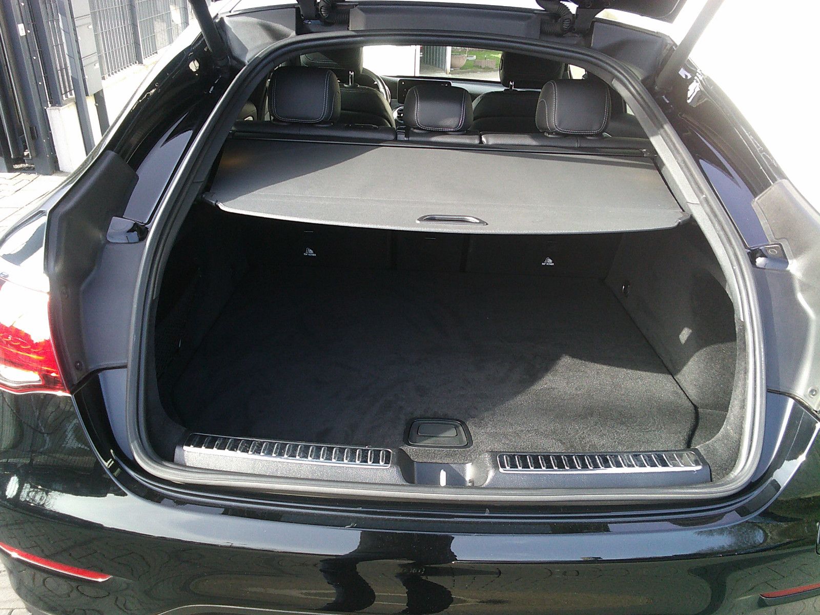 Fahrzeugabbildung Mercedes-Benz GLC 300 de 4Matic Coupe AMG Line / Night Paket