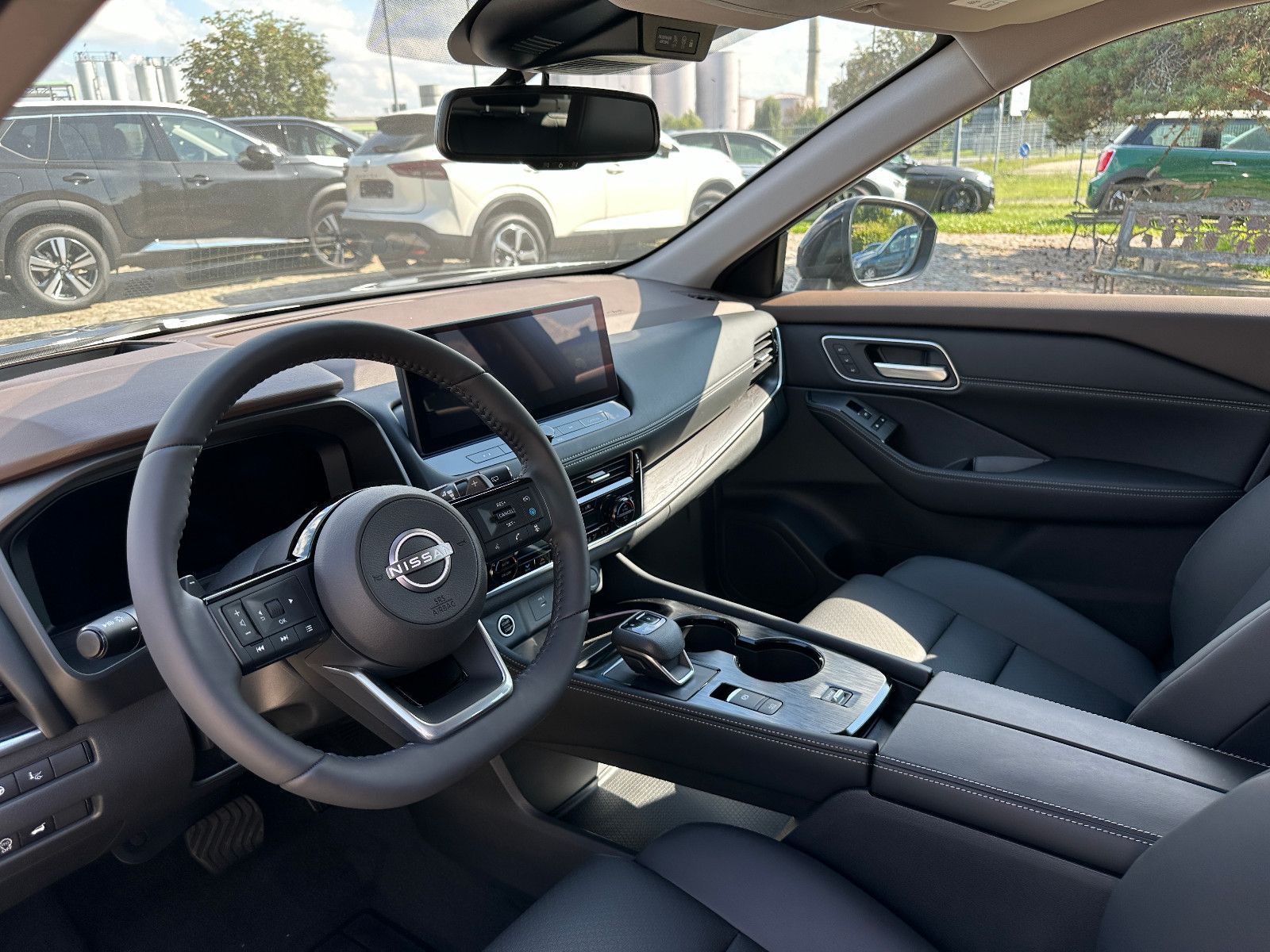 Fahrzeugabbildung Nissan X-Trail 1.5 VC-T Tekna NAVI+ProP+HUD+360°+SH+AHK
