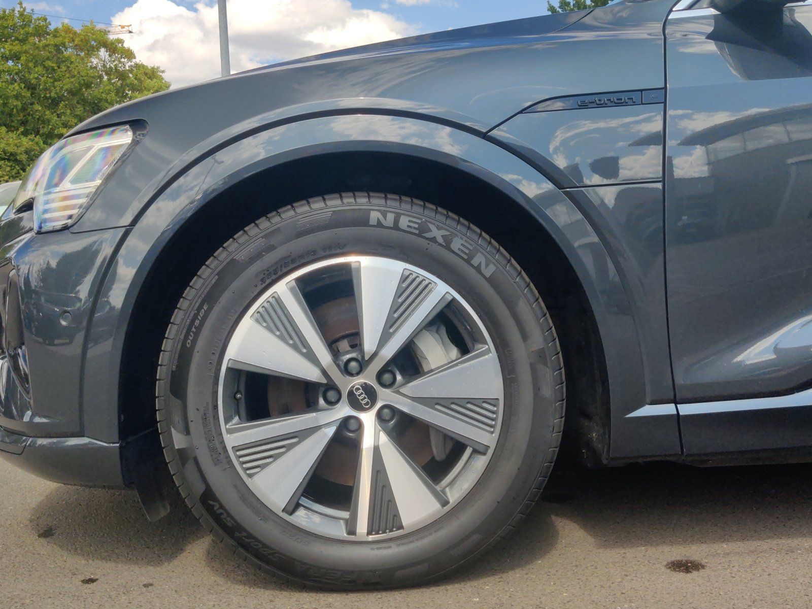 Fahrzeugabbildung Audi Q8 e-tron 55 quattro advanced 360,AHK,HUD,LED