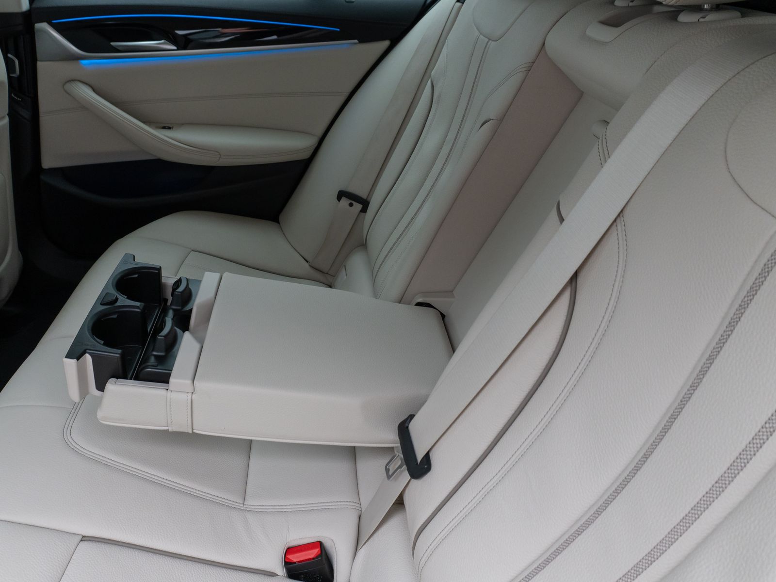 Fahrzeugabbildung BMW 530e xD Luxury Line KameraHUD DAB HiFi Komfort