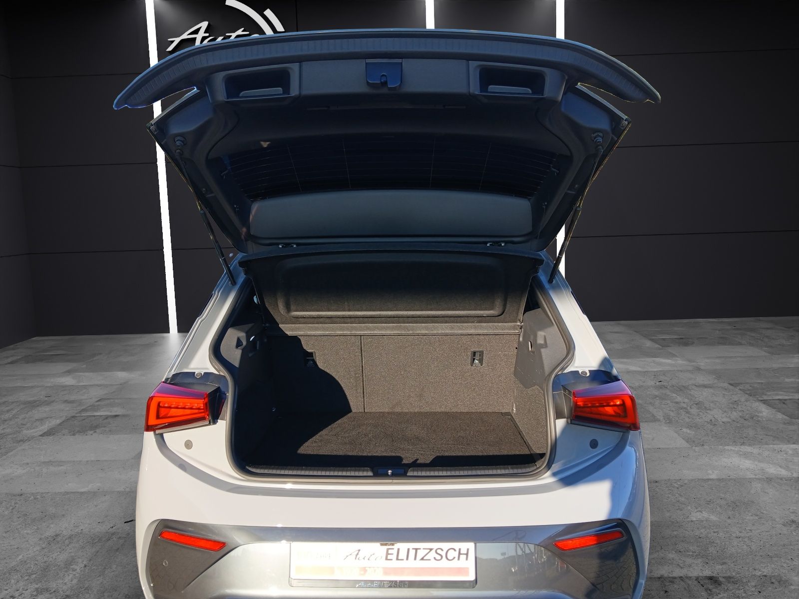 Fahrzeugabbildung CUPRA Born LED Navi Pano ACC RFK 18"