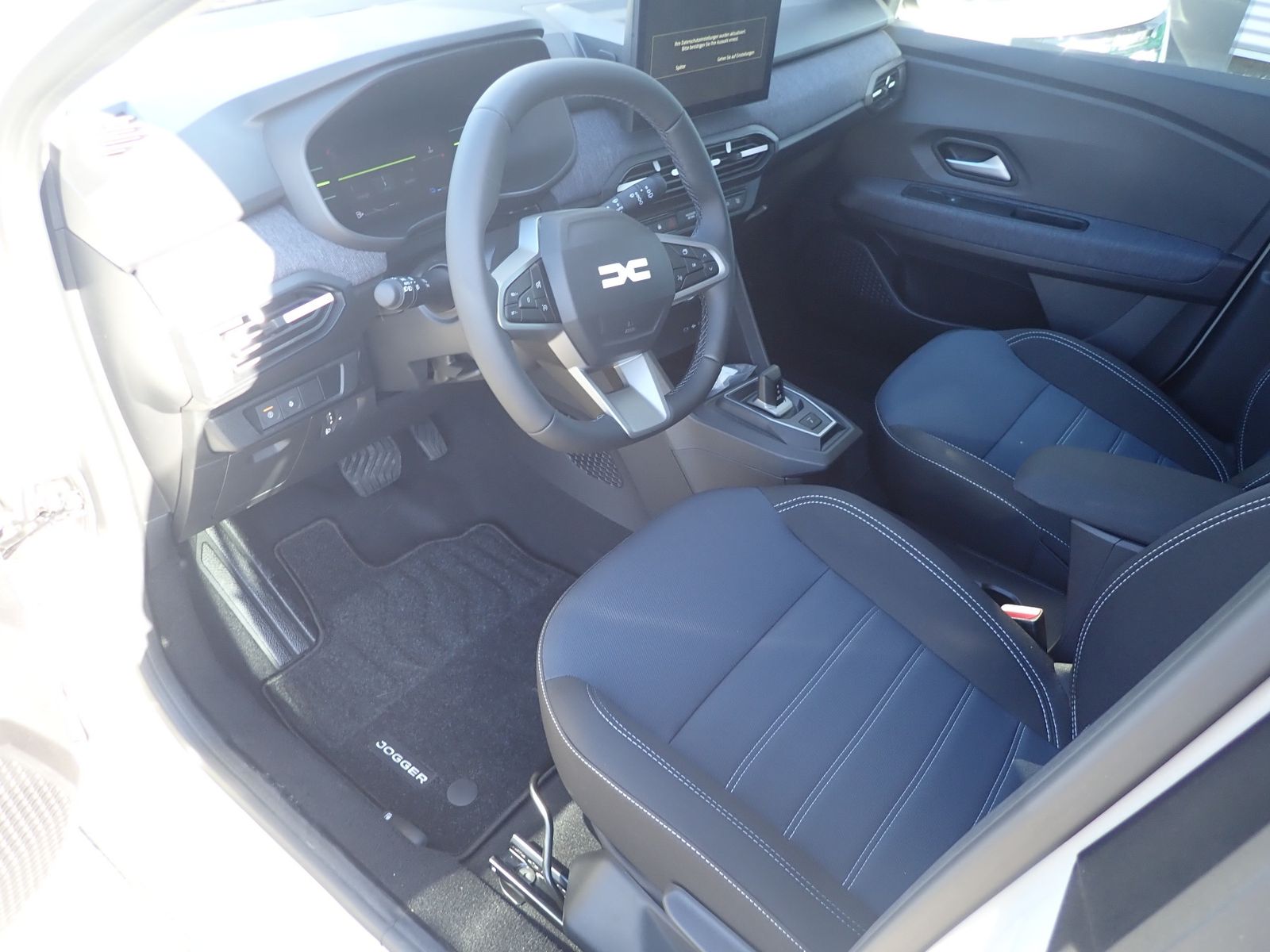 Fahrzeugabbildung Dacia Jogger Journey hybrid 155 7-Sitzer
