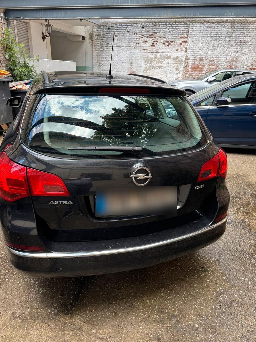 Opel Astra 2014 — engine 131 HP (96kW)