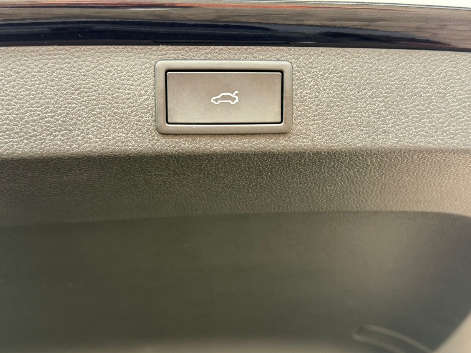 Fahrzeugabbildung SKODA Karoq Sportline 2.0 TSI  4x4 PANO ACC