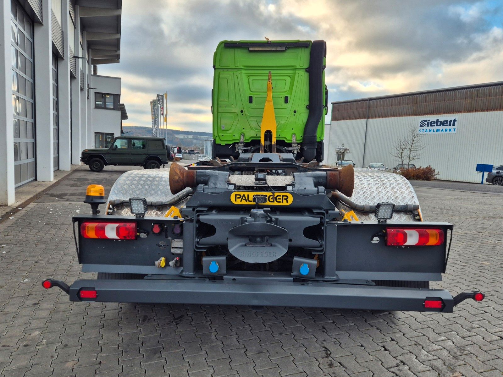 Fahrzeugabbildung Mercedes-Benz Arocs 2548 L 6x2/4 HAD Palfinger T20A AHK