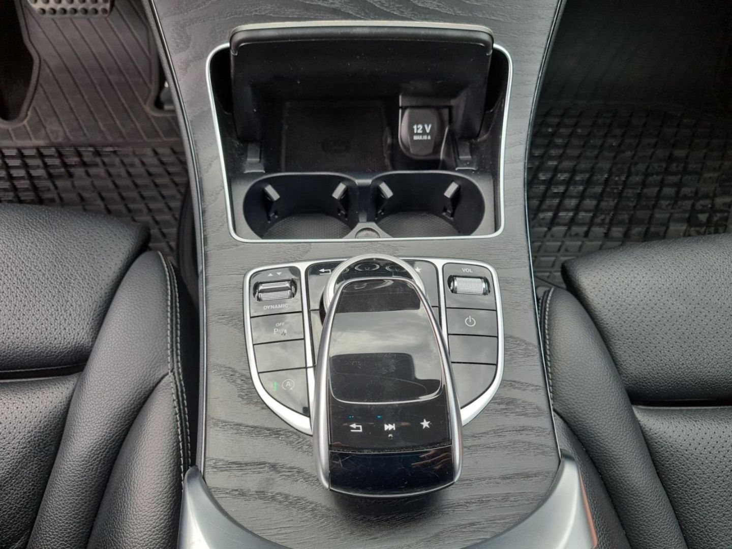 Fahrzeugabbildung Mercedes-Benz C 180 Edition ALLWETTER+KLIMA+LED+SITZ-KOMFORT-P