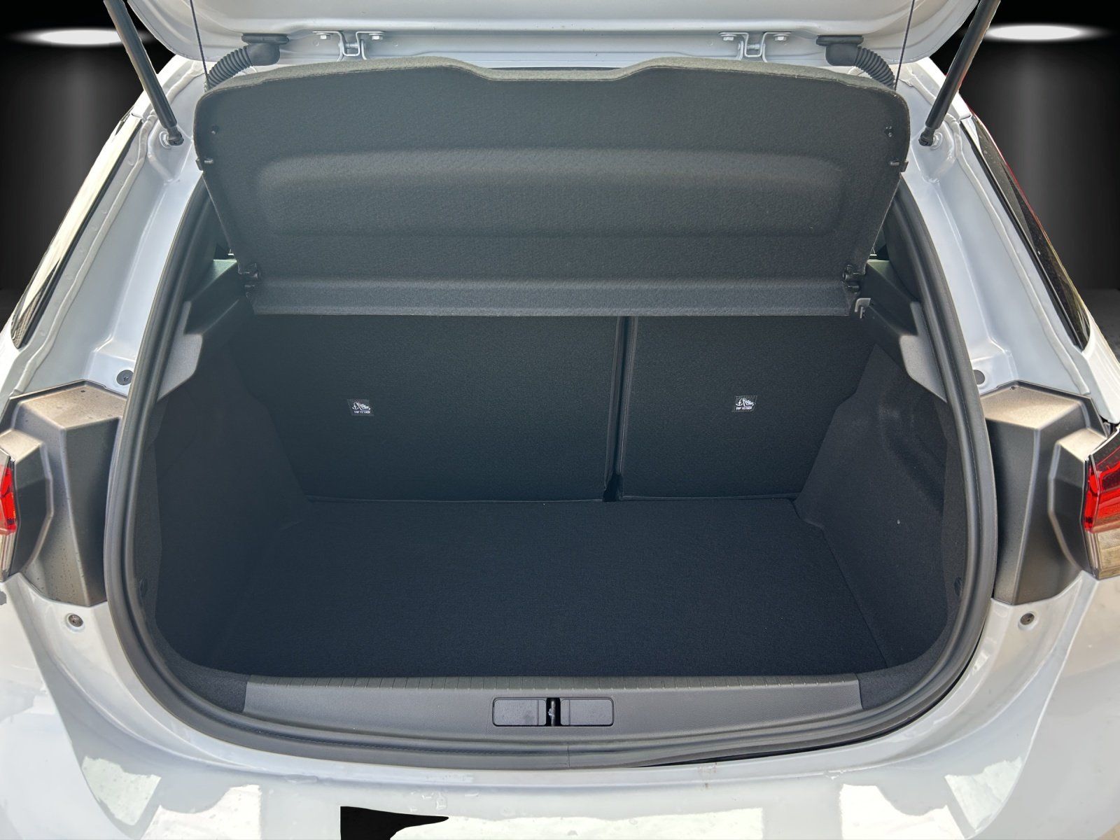 Fahrzeugabbildung Opel Corsa Edition 1,2 LED/KAMERA/SHZ/GRA/LANE/