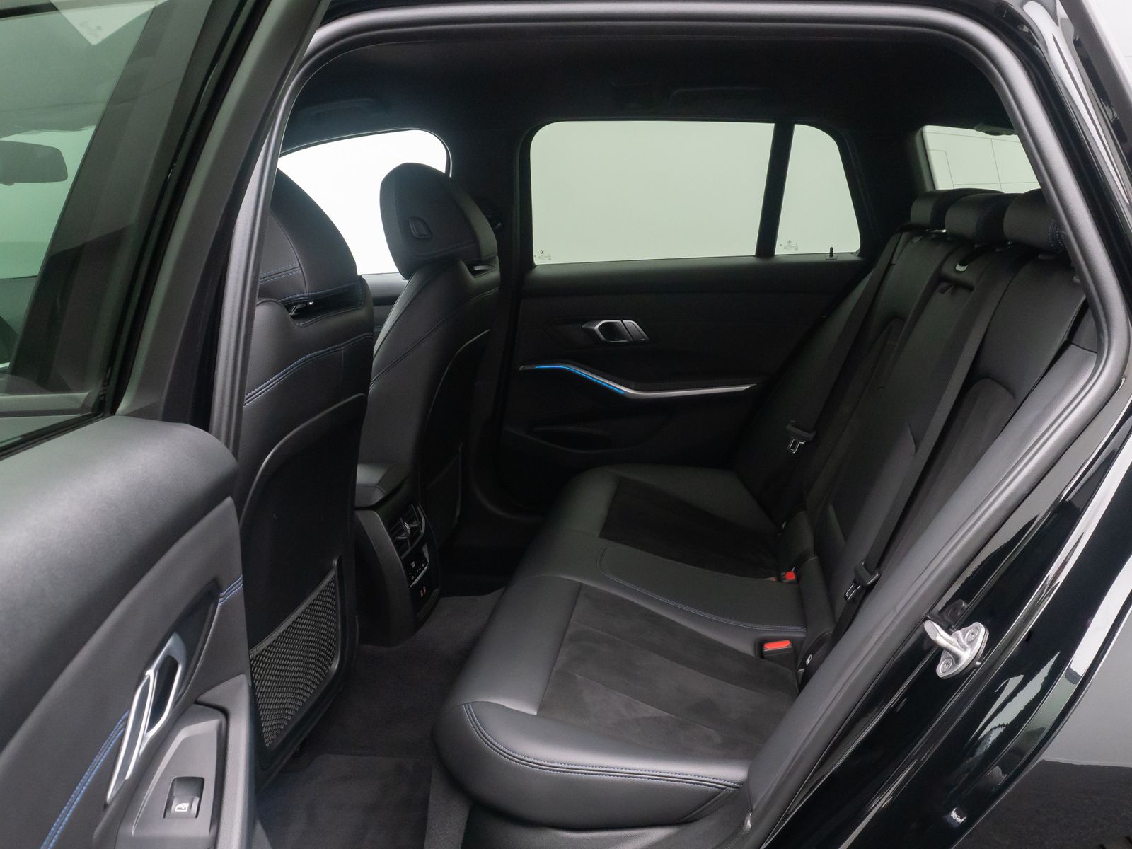 Fahrzeugabbildung BMW 330e xD M Sport DAB Laser Alarm Komfort 19Zoll