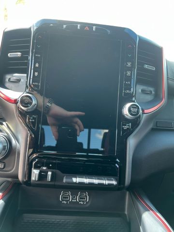 Dodge RAM Rebel 1500 4x4 Crew Cab unfallfrei