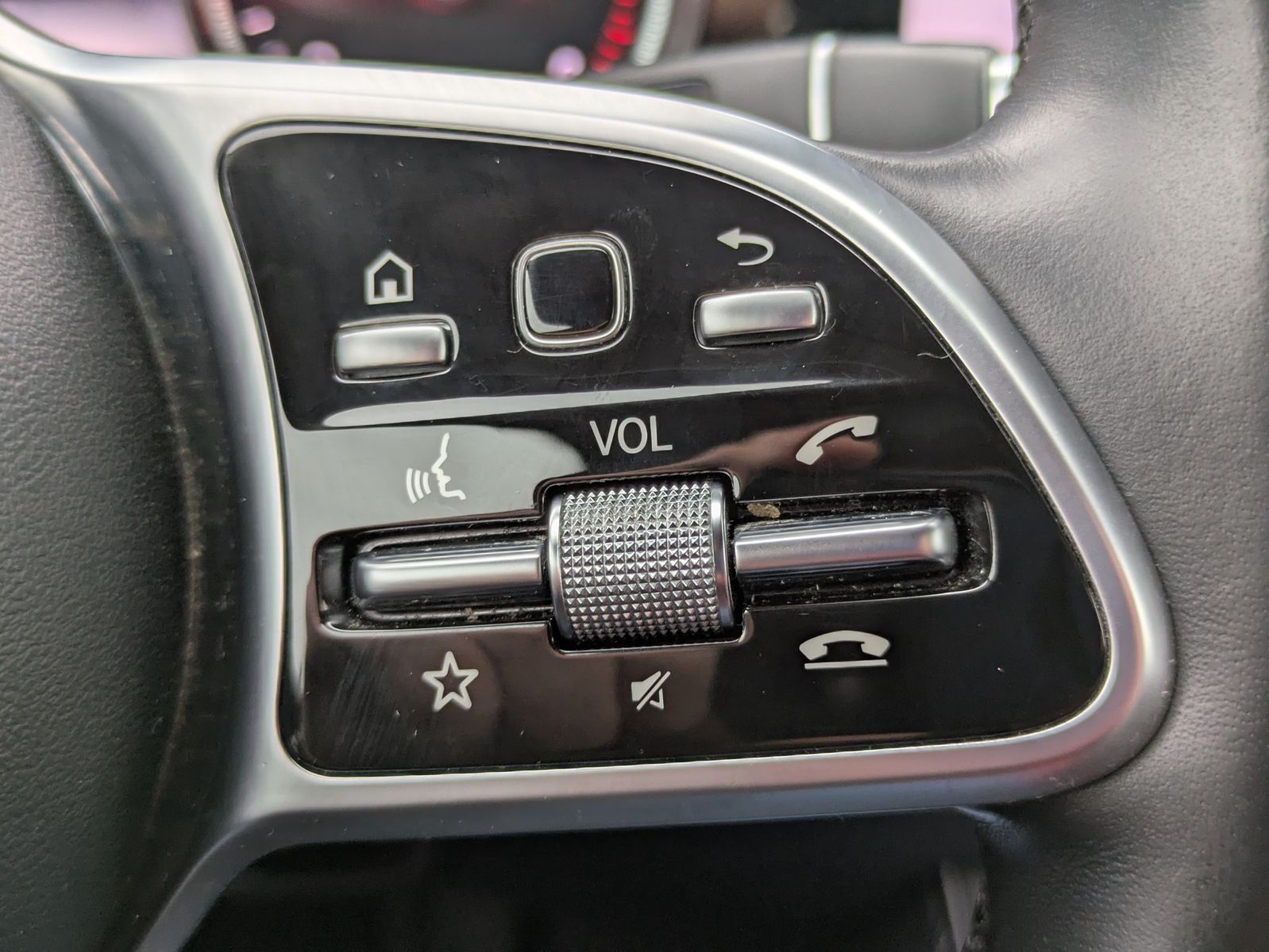 Fahrzeugabbildung Mercedes-Benz E 300 de AMG Night AVANTGARDE AHK*LED*BURMESTER