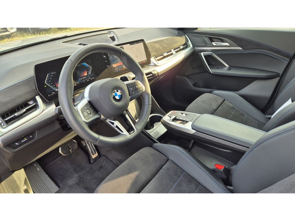 BMW X1 sDrive 18i M-Sport AHK PANO KAM LED NAVI SHZG foto 9