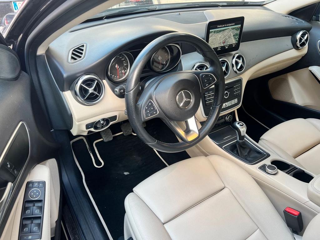 Mercedes-Benz GLA 200