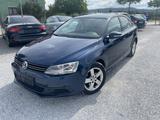 Volkswagen Jetta VI Comfortl.*Scheckheftge.*NAV*PDC*2.Hd*ZV - Volkswagen Jetta aus 2012 mit Diesel-Antrieb