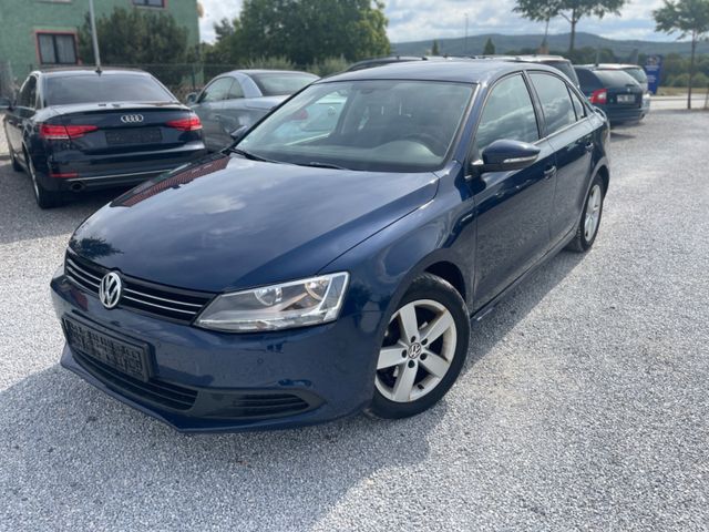 Volkswagen Jetta VI Comfortl.*Scheckheftge.*NAV*PDC*2.Hd*ZV