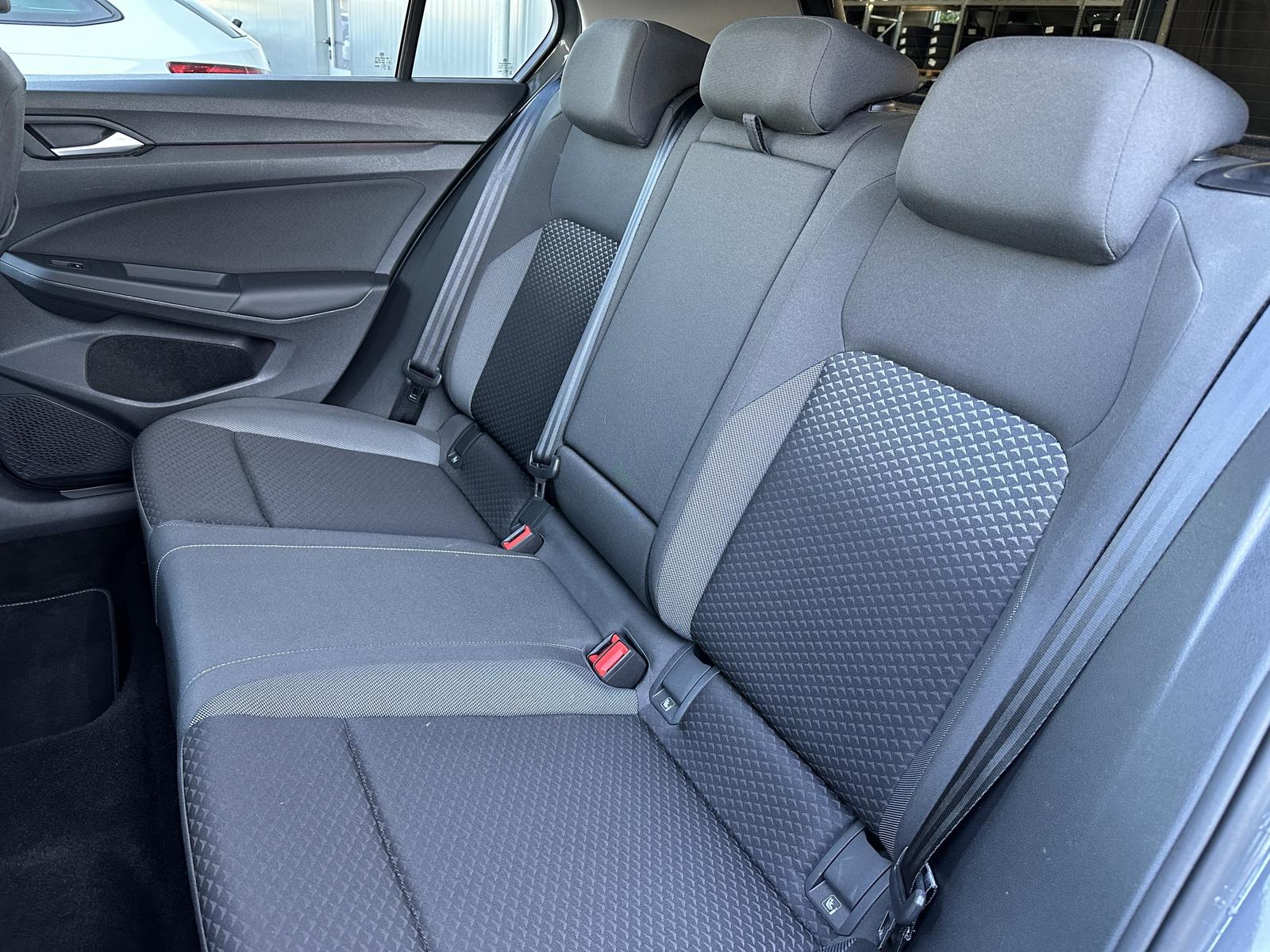 Volkswagen Golf VIII 1.5 eTSI DSG Active NAV+LED+PLA+17ZOLL, миниатюра 9
