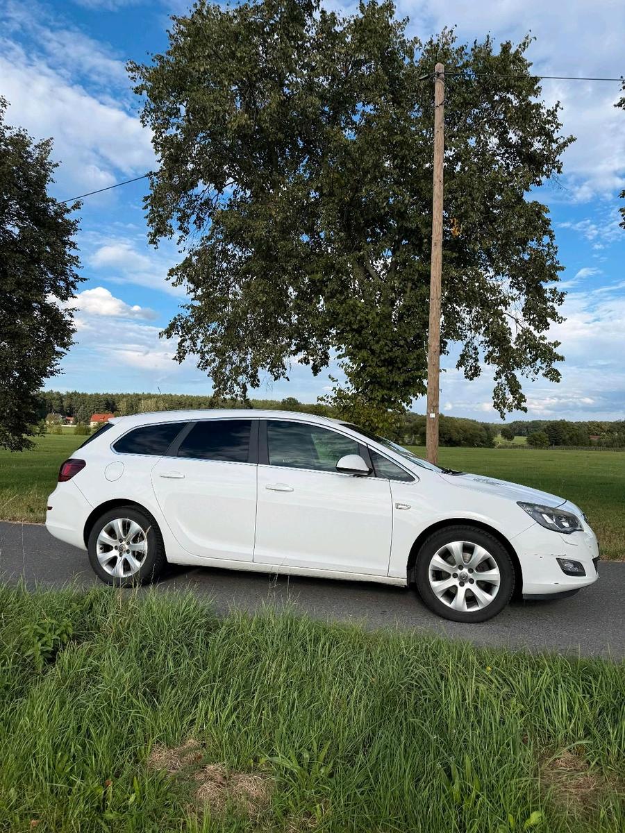 Opel Astra, 2011
