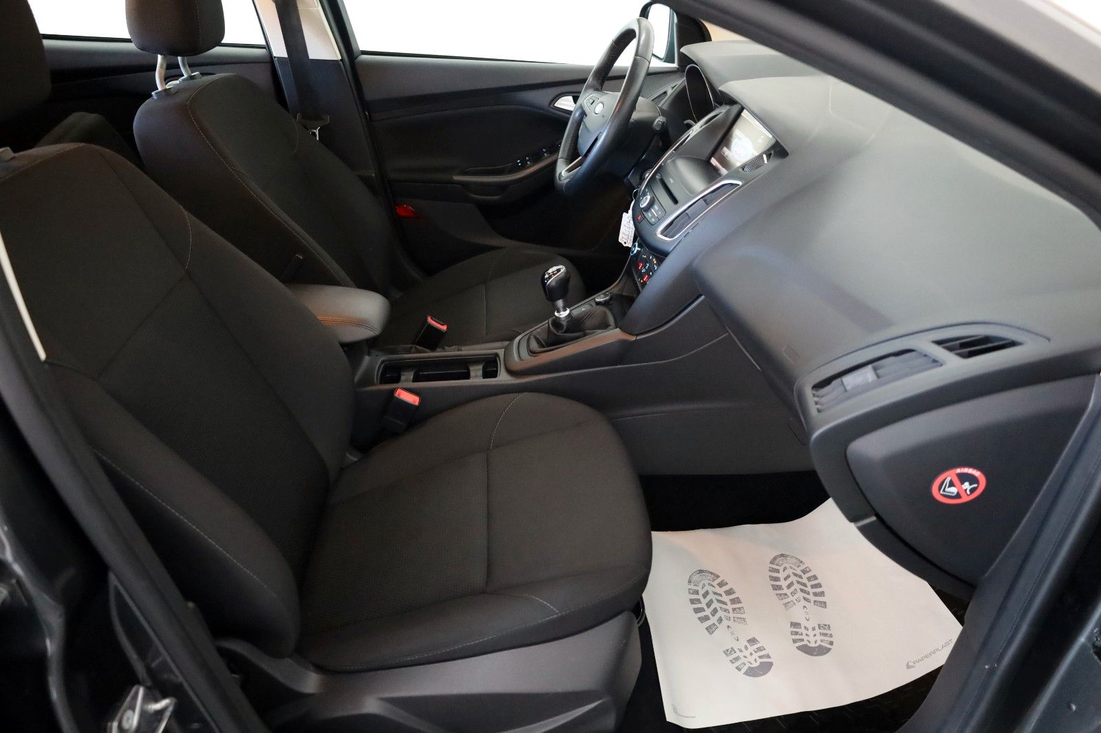 Fahrzeugabbildung Ford Focus Lim. Business,Tempomat,PDC,Navi,SH,SR+WR