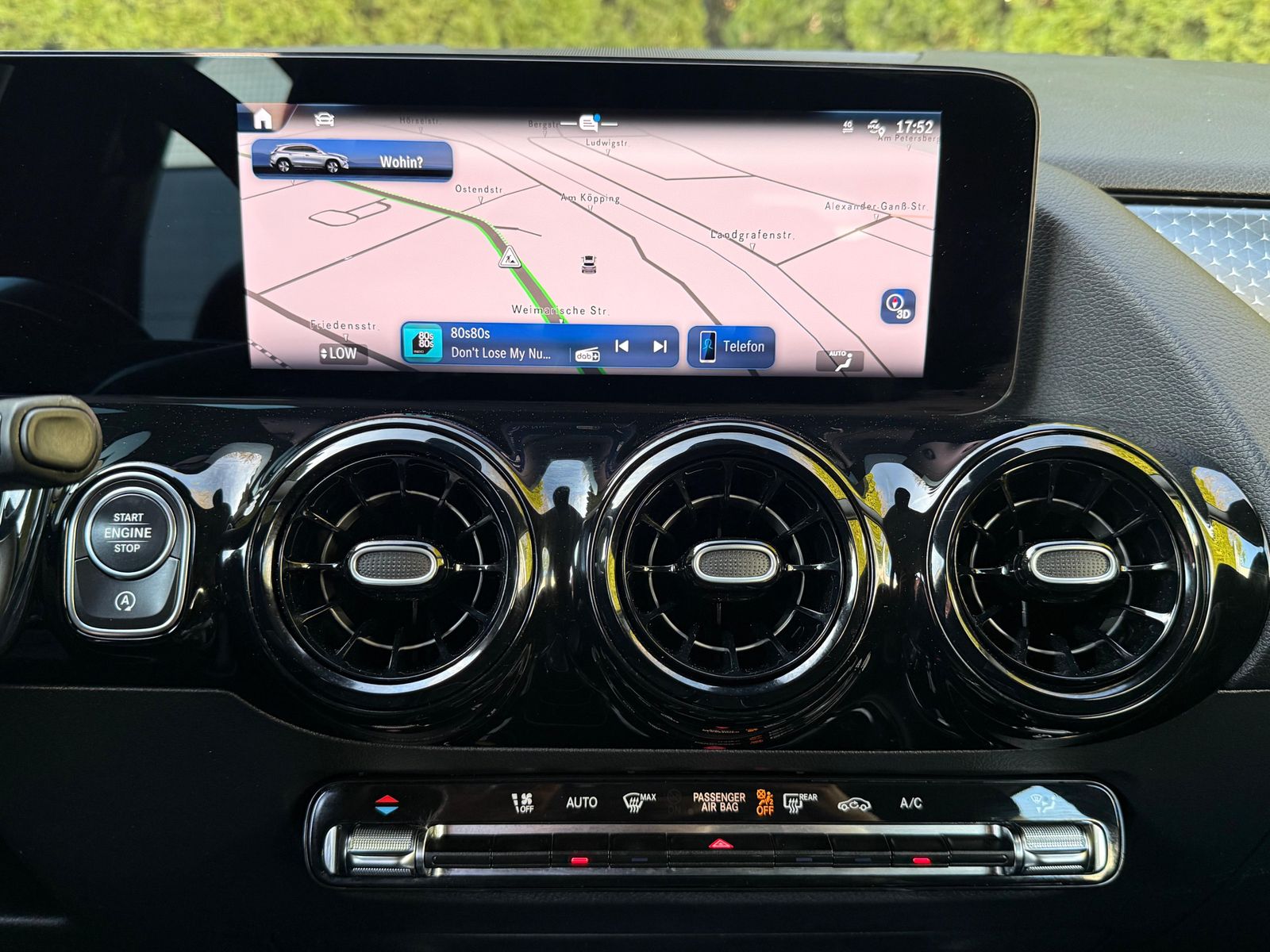 Fahrzeugabbildung Mercedes-Benz GLA 180 7G LED+MBUX+VIRT+SHZ+KAM+PARK+T-LEDER+