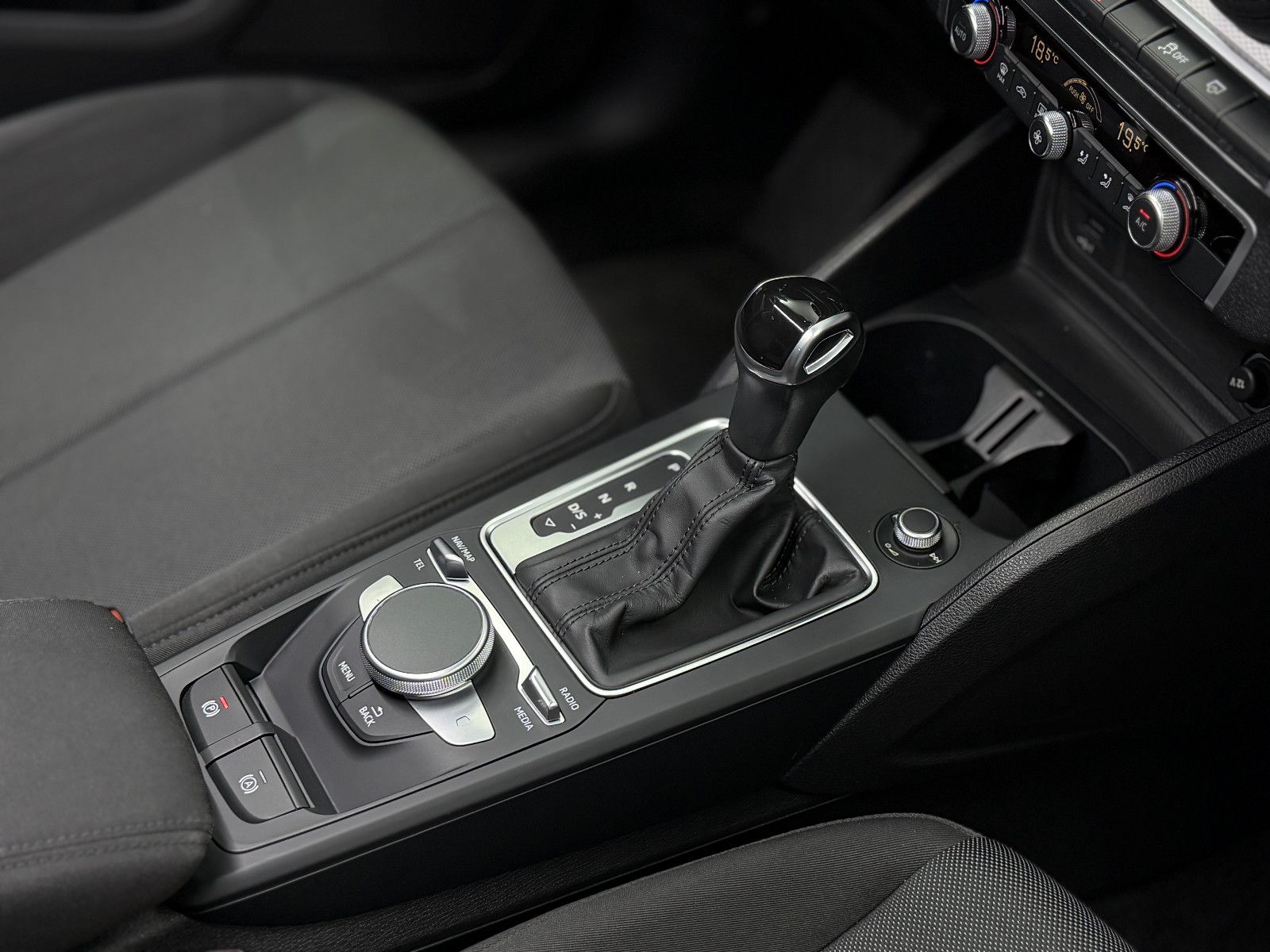 Fahrzeugabbildung Audi Q2 30 TDI advanced|AUTOMATIK|NAVI|KAMERA