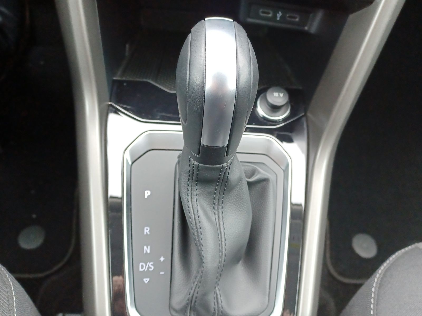 Fahrzeugabbildung Volkswagen T-Roc TSI Style DSG LED AHK Navi AID ACC RFK SH