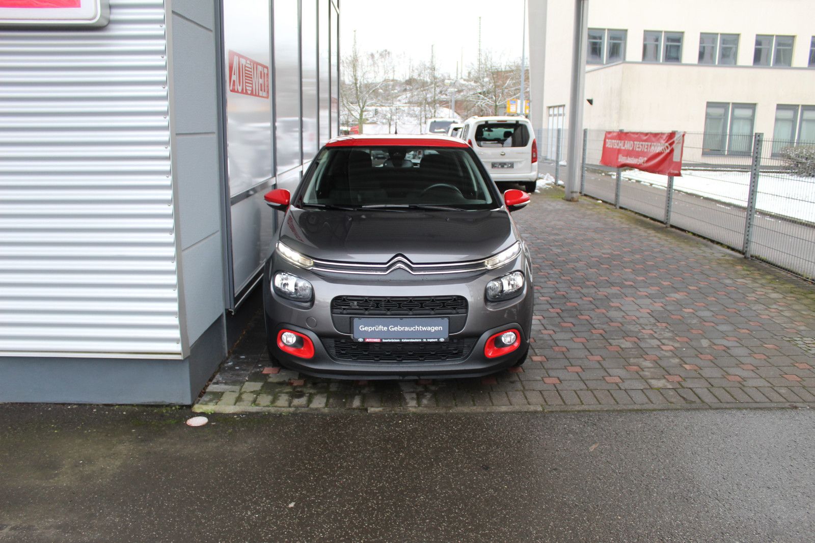 Fahrzeugabbildung Citroën C3 Pure Tech 1,2 S&S Shine Navi