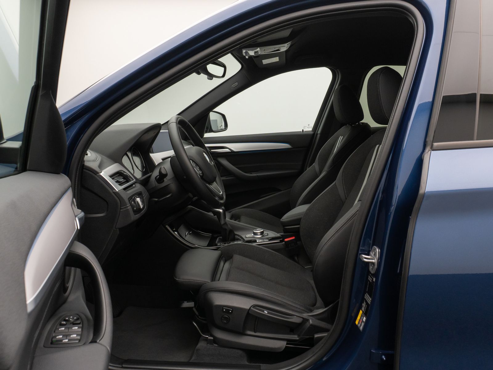 Fahrzeugabbildung BMW X1 xD25e Sport Line Parkassist DAB HiFi Komfort