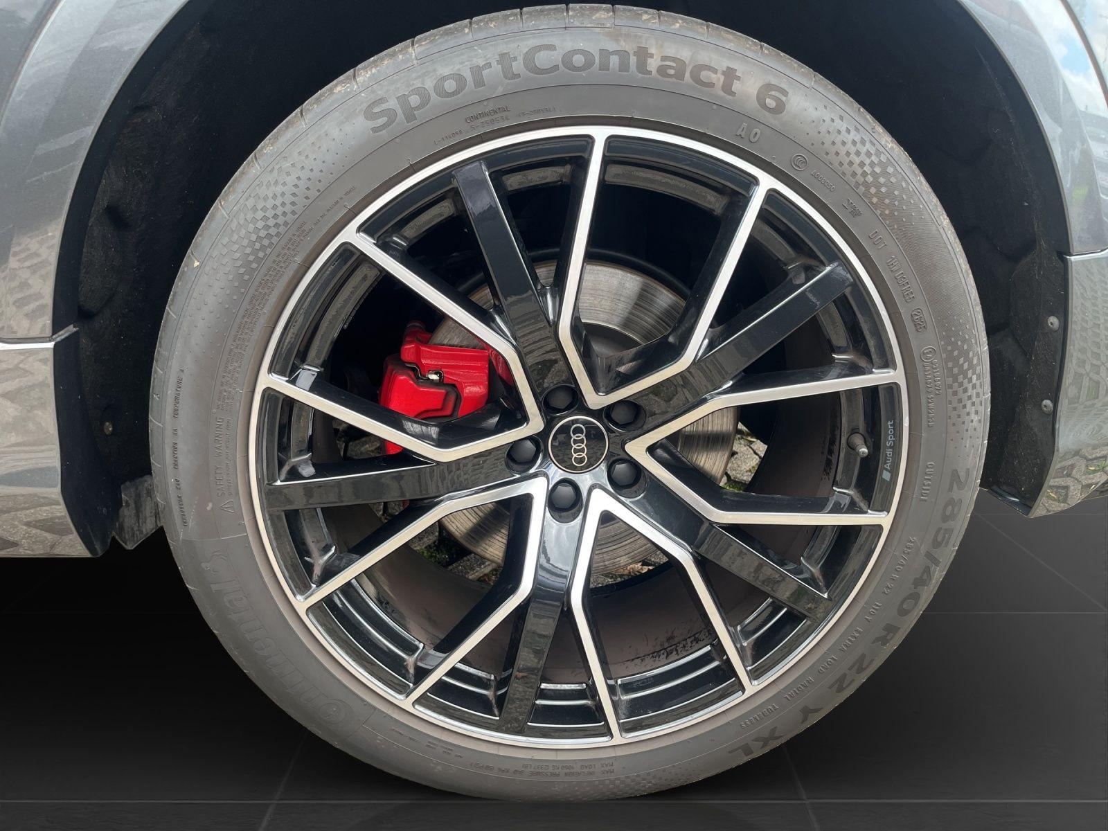 Audi Q8 TFSI e Q S LINE LEDER AHK LM22