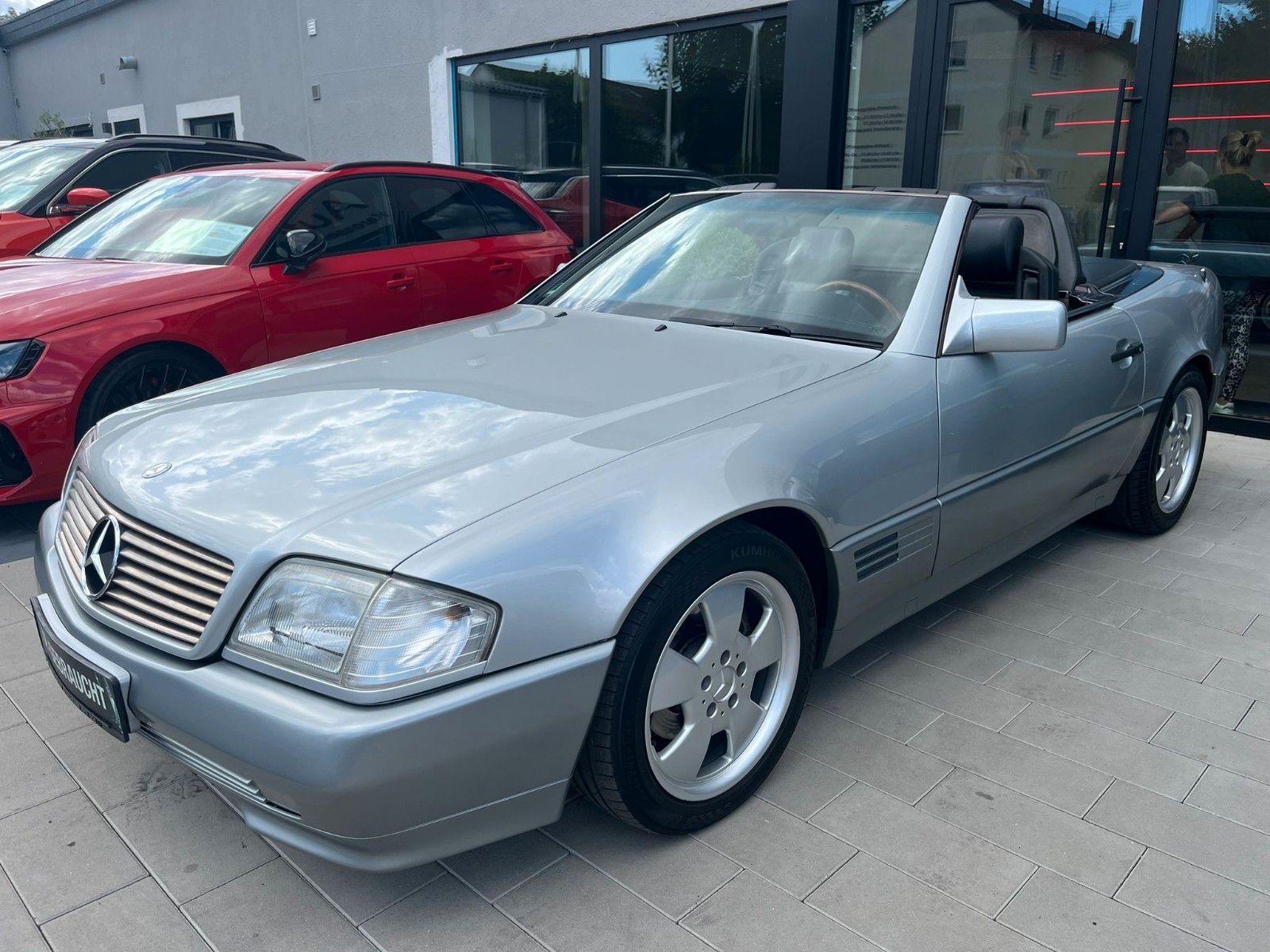 Fahrzeugabbildung Mercedes-Benz SL 300*H-Kennzeichen*HU 07/2027*