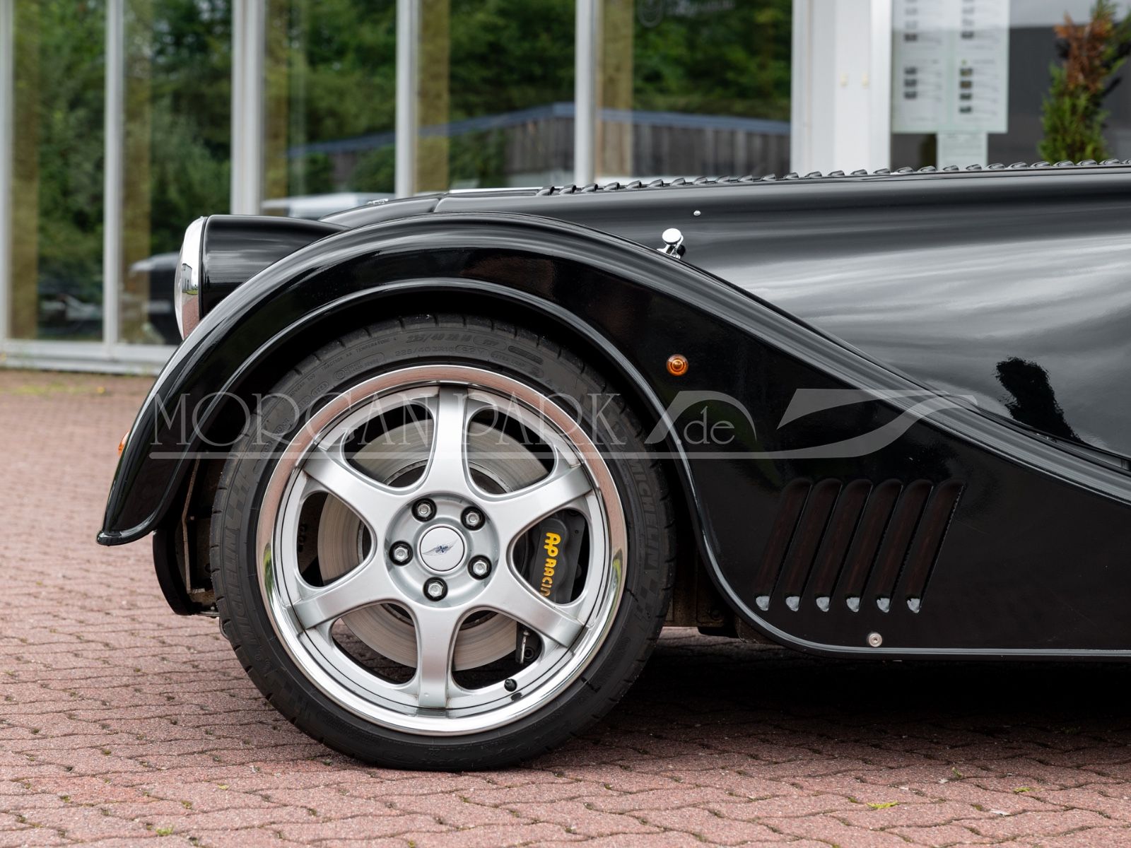 Fahrzeugabbildung Morgan Plus 8 *Sport Black + Automatikgetriebe*