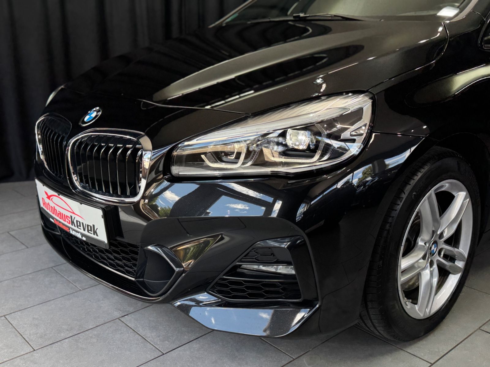 Fahrzeugabbildung BMW 220i Gran Tourer M Sport|AUTOMATIk|7-SITZER|NAVI