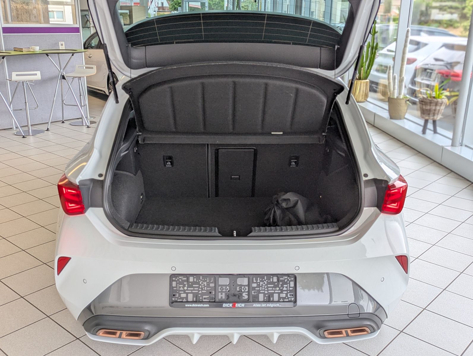 Fahrzeugabbildung CUPRA Leon 1.5 eHybrid Matrix Edge-Intelligent SoH100%