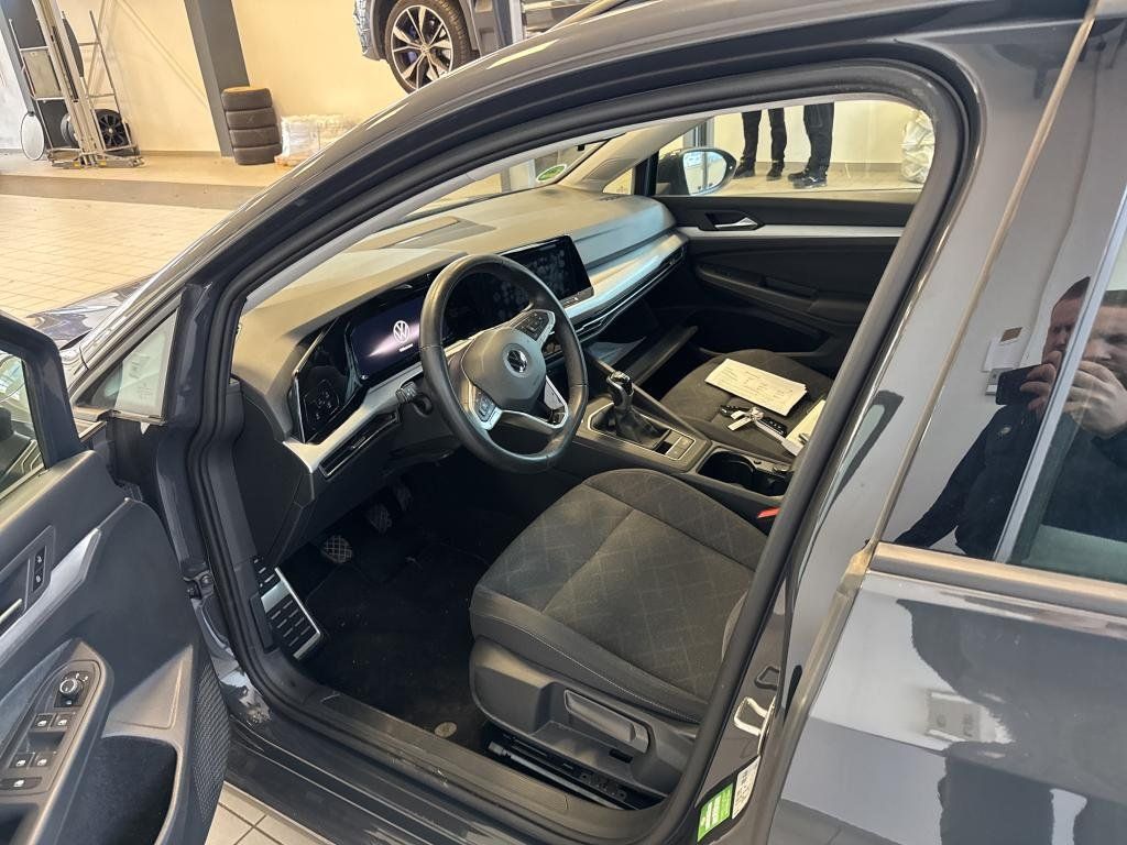 Fahrzeugabbildung Volkswagen Golf Variant Life TDI *Navi*LED*PDC*Sitzhzg*ACC*