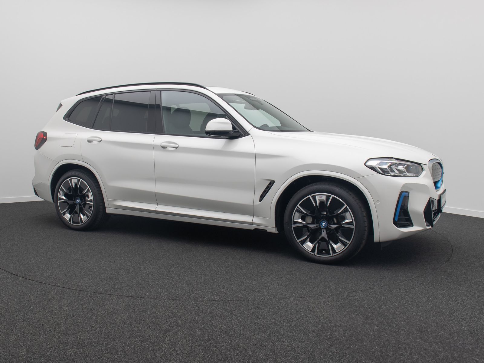Fahrzeugabbildung BMW iX3 Impressive 360° HUD DAB H/K HUD AHK Panorama