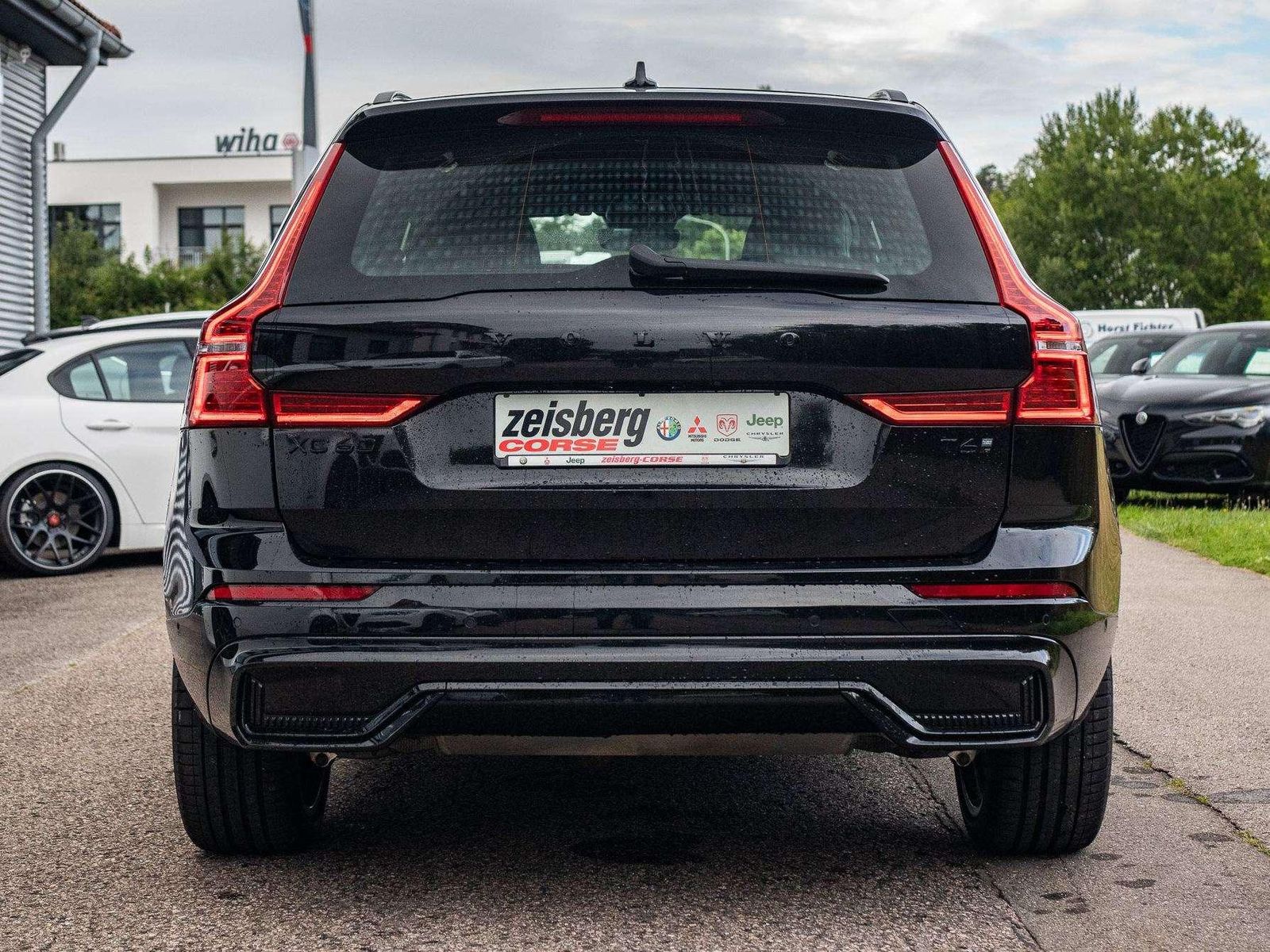 Fahrzeugabbildung Volvo XC60 Plus Black Edition Recharge Plug-In Hybrid