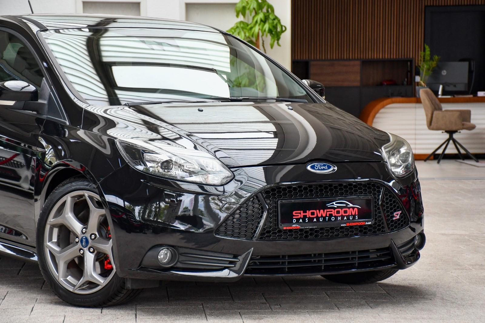 Ford Focus Lim. ST Schalter Recaro Kamera Navi 1.Hand