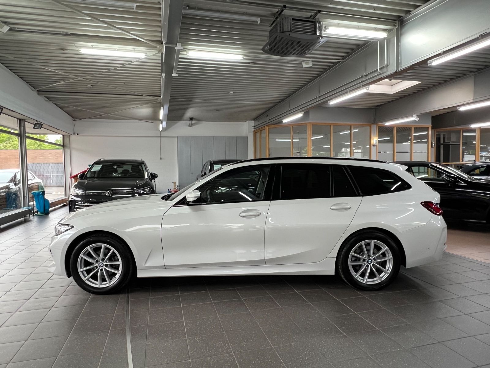 BMW 318d Touring HuD+DA+ACC+Panorama+Park+HaKa foto 8
