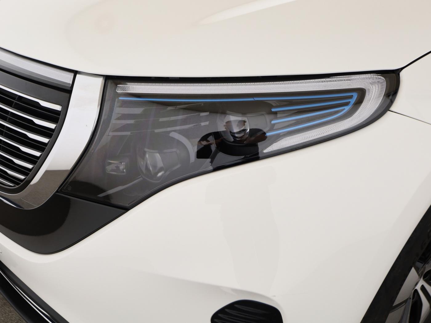 Mercedes-Benz EQC 400 4M AHK+DISTR+MULTIBEAM+360°+KEYLESS+AMBI