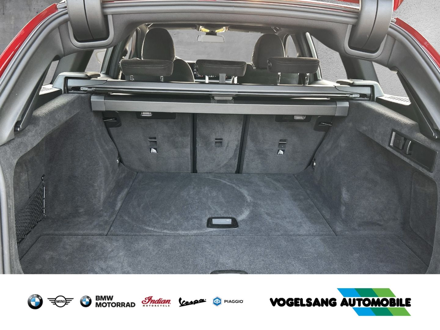 Fahrzeugabbildung BMW 318 iTouring,M Sport,HIFI,SurroundView,DrivingAs