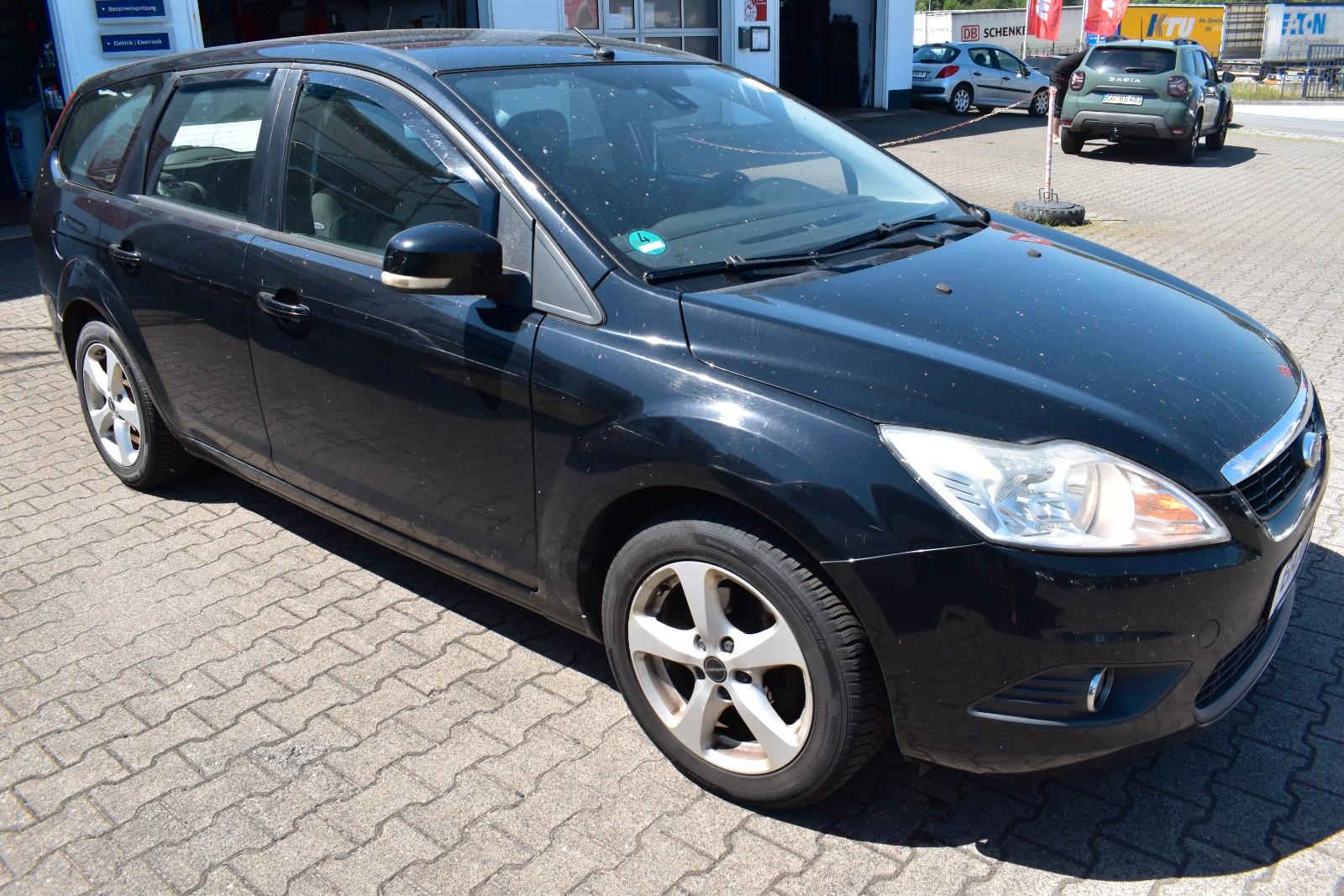 Ford Focus 2010 — interior