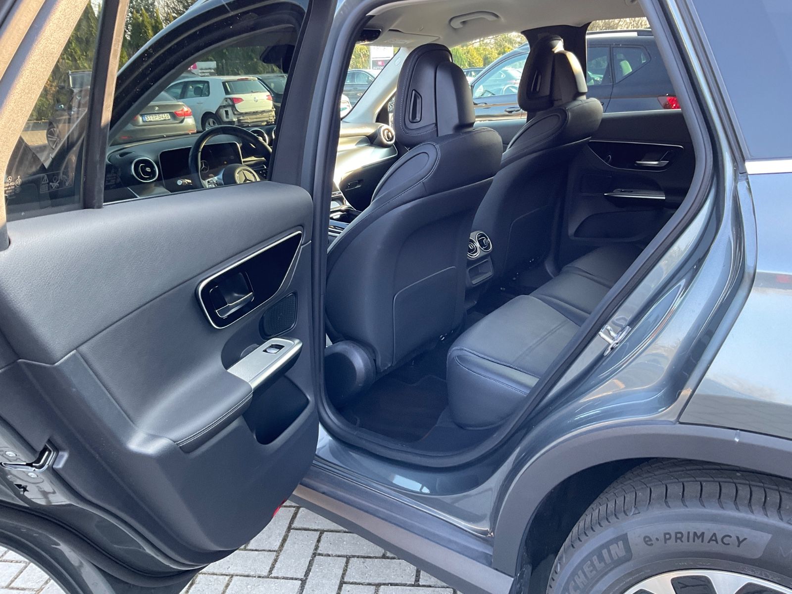 Fahrzeugabbildung Mercedes-Benz GLC 220 d 4M,AHK,Kamera,Leder,CarPlay